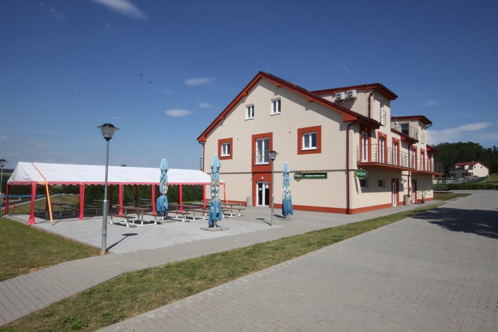 Mobilheimy U Prehrady Hotel Horni Dunajovice Exterior foto