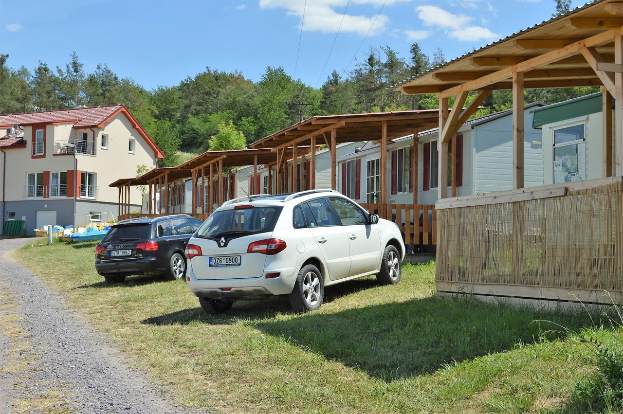 Mobilheimy U Prehrady Hotel Horni Dunajovice Exterior foto