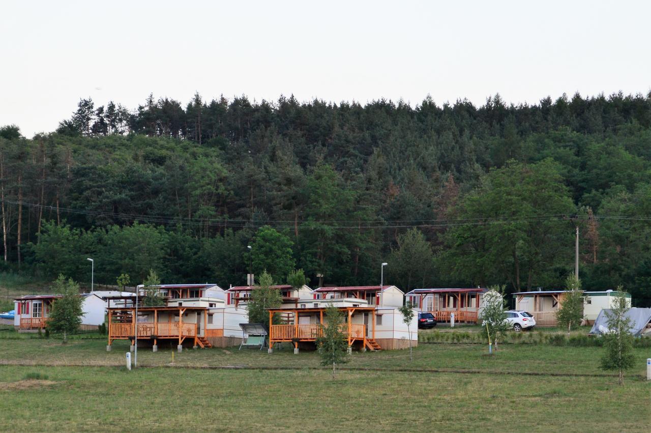 Mobilheimy U Prehrady Hotel Horni Dunajovice Exterior foto